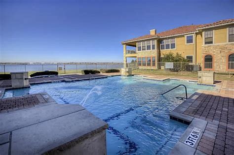 lake ray hubbard apartments.